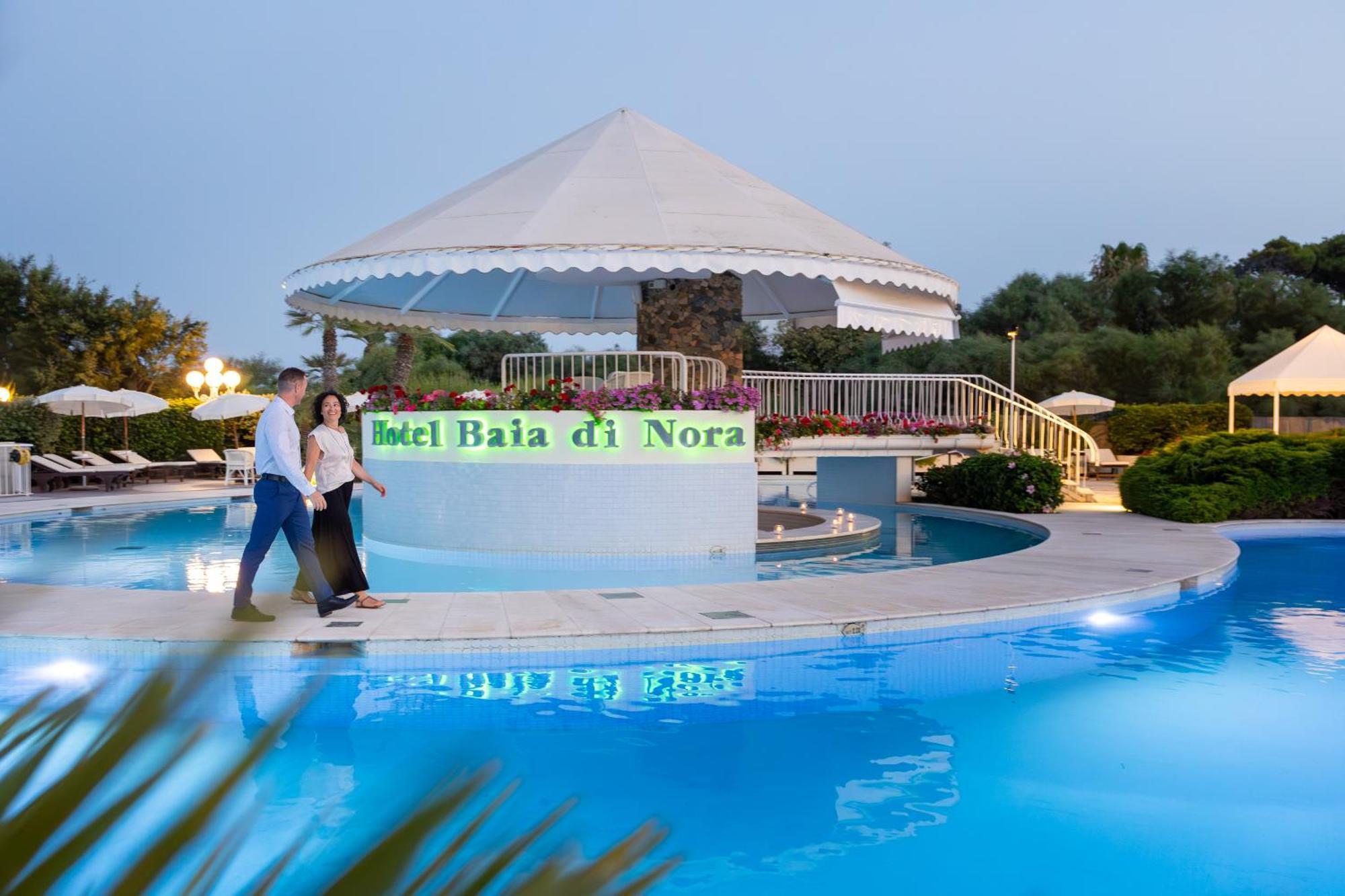 Hotel Baia Di Nora Pula Extérieur photo