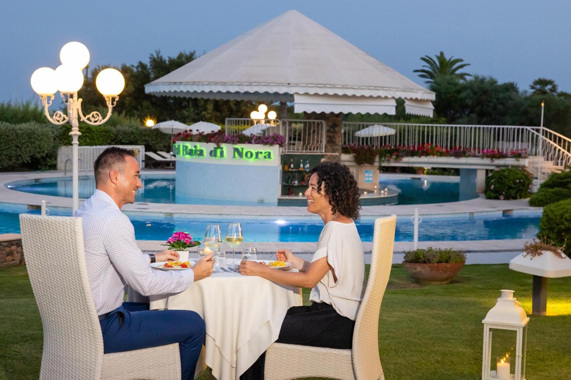 Hotel Baia Di Nora Pula Extérieur photo