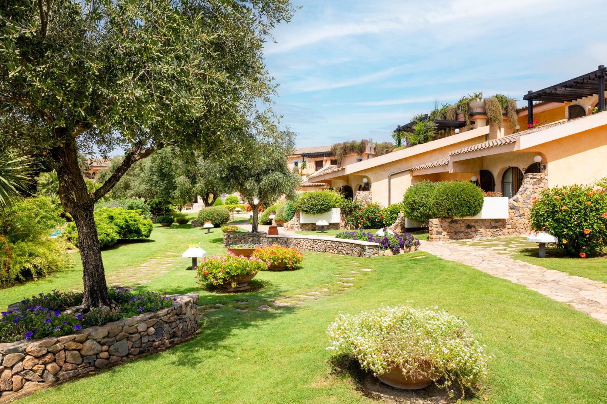 Hotel Baia Di Nora Pula Extérieur photo