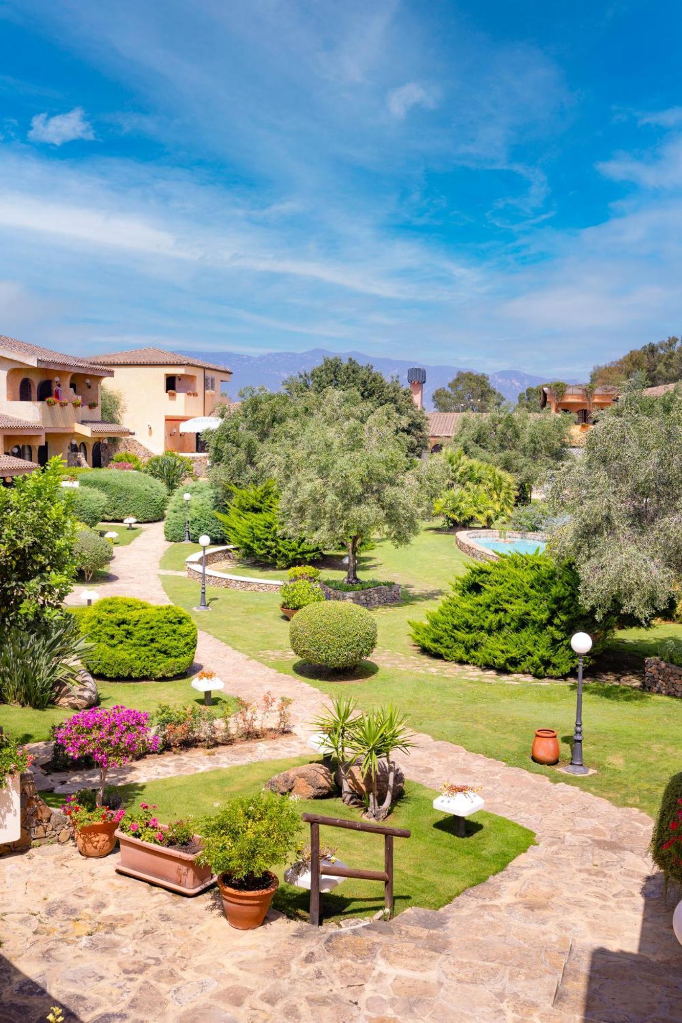Hotel Baia Di Nora Pula Extérieur photo