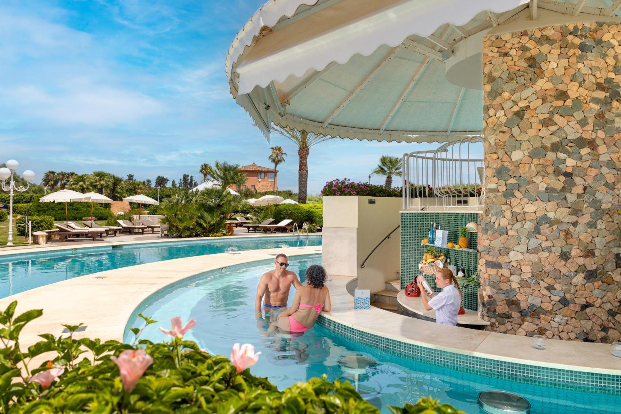 Hotel Baia Di Nora Pula Extérieur photo